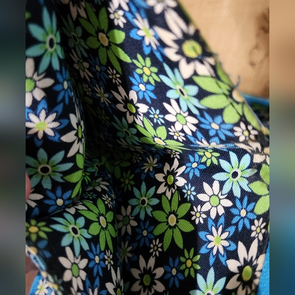 VERA BRADLEY: Daisy 🌻 CROSSBODY BAG & WALLET Both pieces!💙 MATCHING, RARE SET - Picture 8 of 16